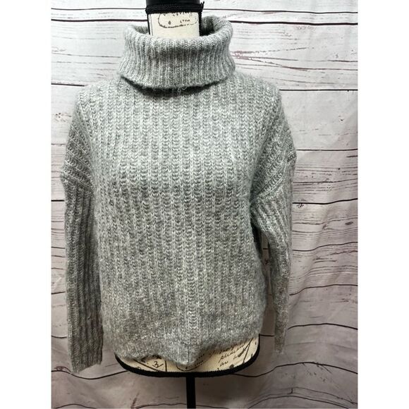 Only small soft gray long sleeve‎ sweater (#1908) - Picture 1 of 5